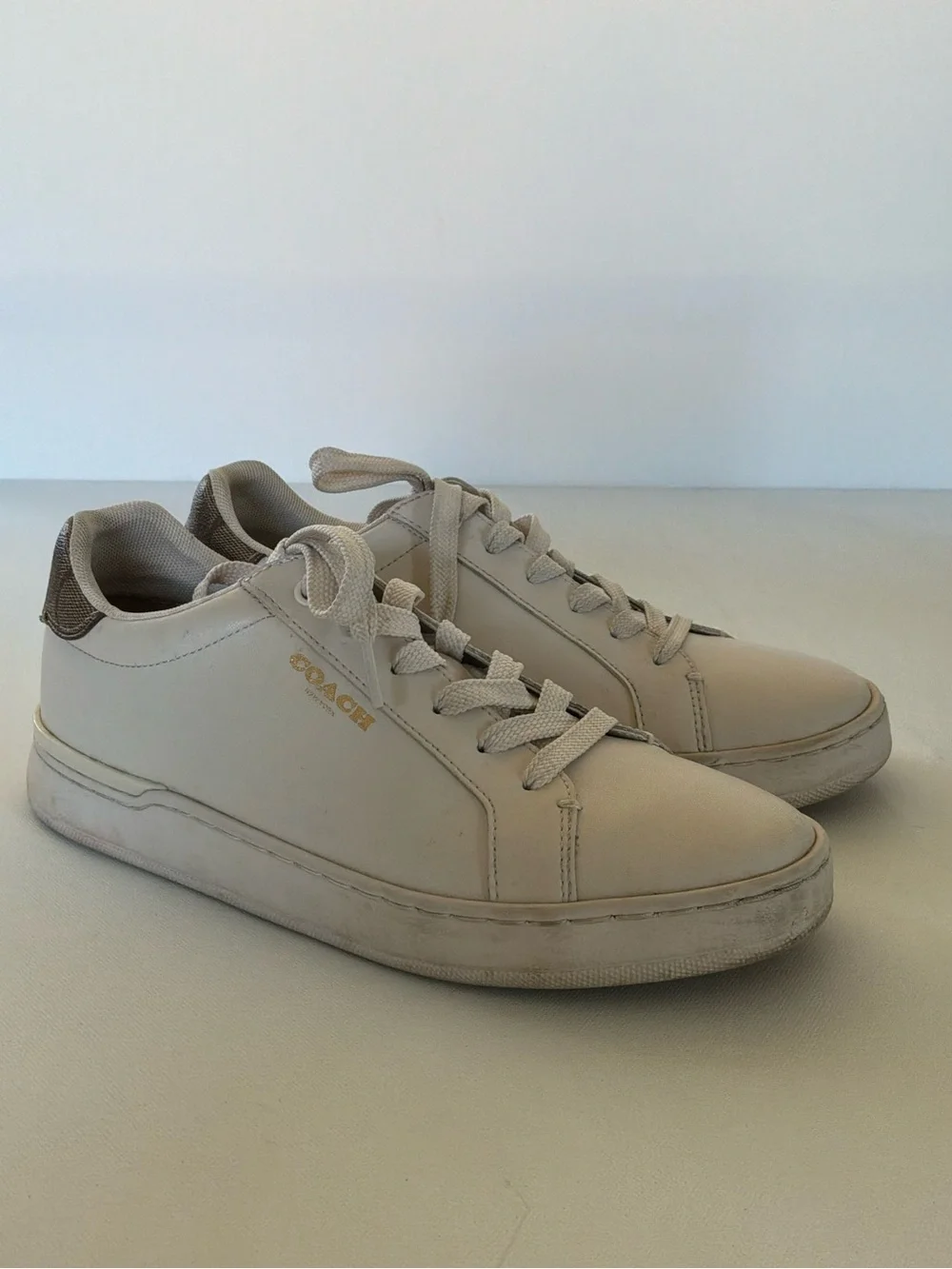 Coach Low Top Leather Sneakers White Signature Heel Women’s Size 8B with Box
